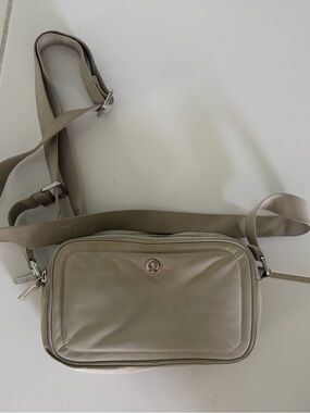 lululemon athletica Men's Belt Bag in Taupe
